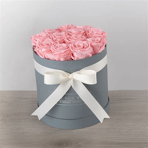 Round Metal Box With Roses 